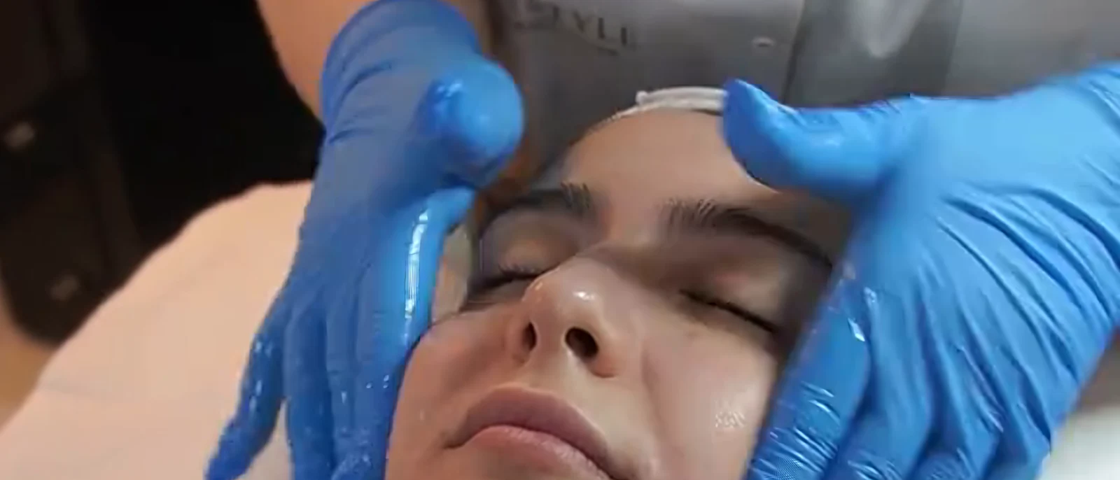 Tratament facial cu lumină LED la SCP Shine & Style, Sector 3 București