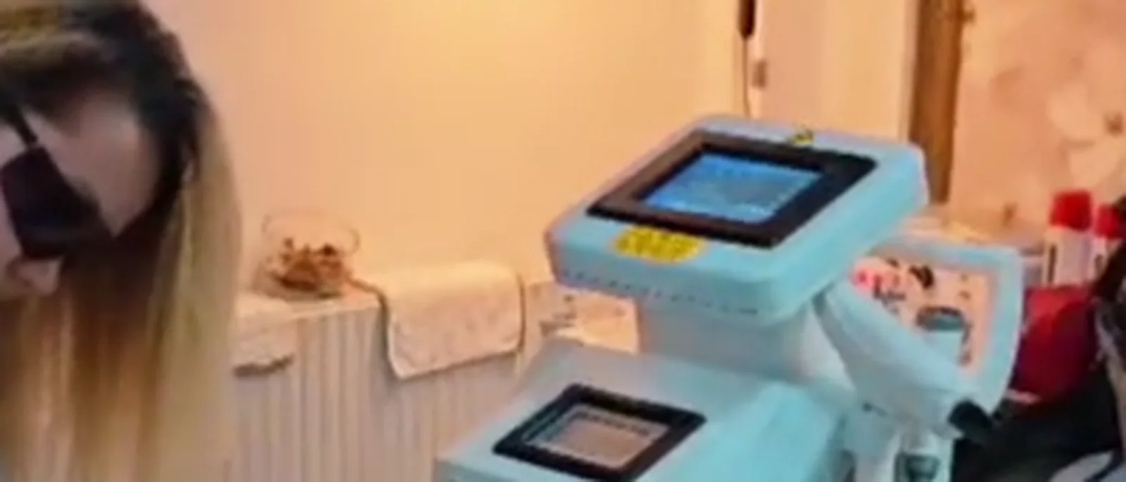 Ședință de epilare definitivă cu laser, în cabinetul din Sector 3