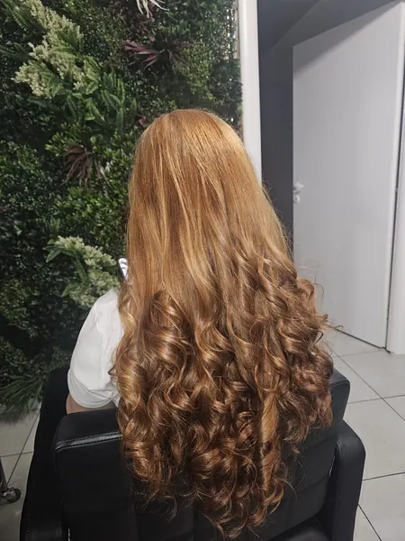 Lucrare de coafor realizată la SCP Shine & Style, Sector 3 București