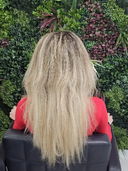Lucrare de coafor realizată la SCP Shine & Style, Sector 3 București