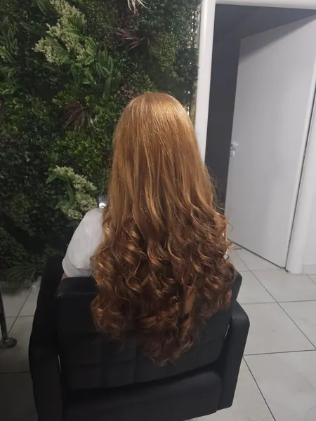 Lucrare de coafor realizată la SCP Shine & Style, Sector 3 București