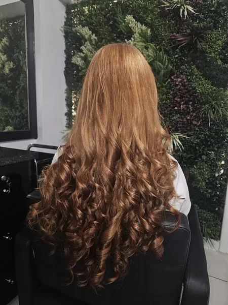 Lucrare de coafor realizată la SCP Shine & Style, Sector 3 București