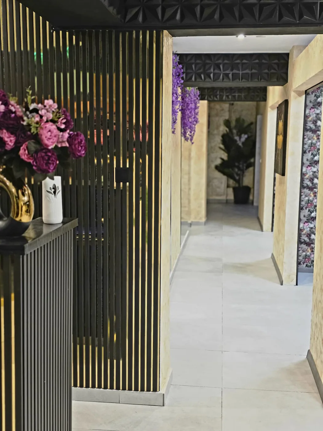 Detaliu din amenajarea salonului SCP Shine & Style, București
